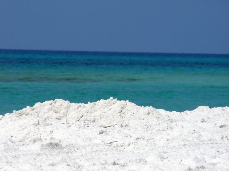 Destin's white sand